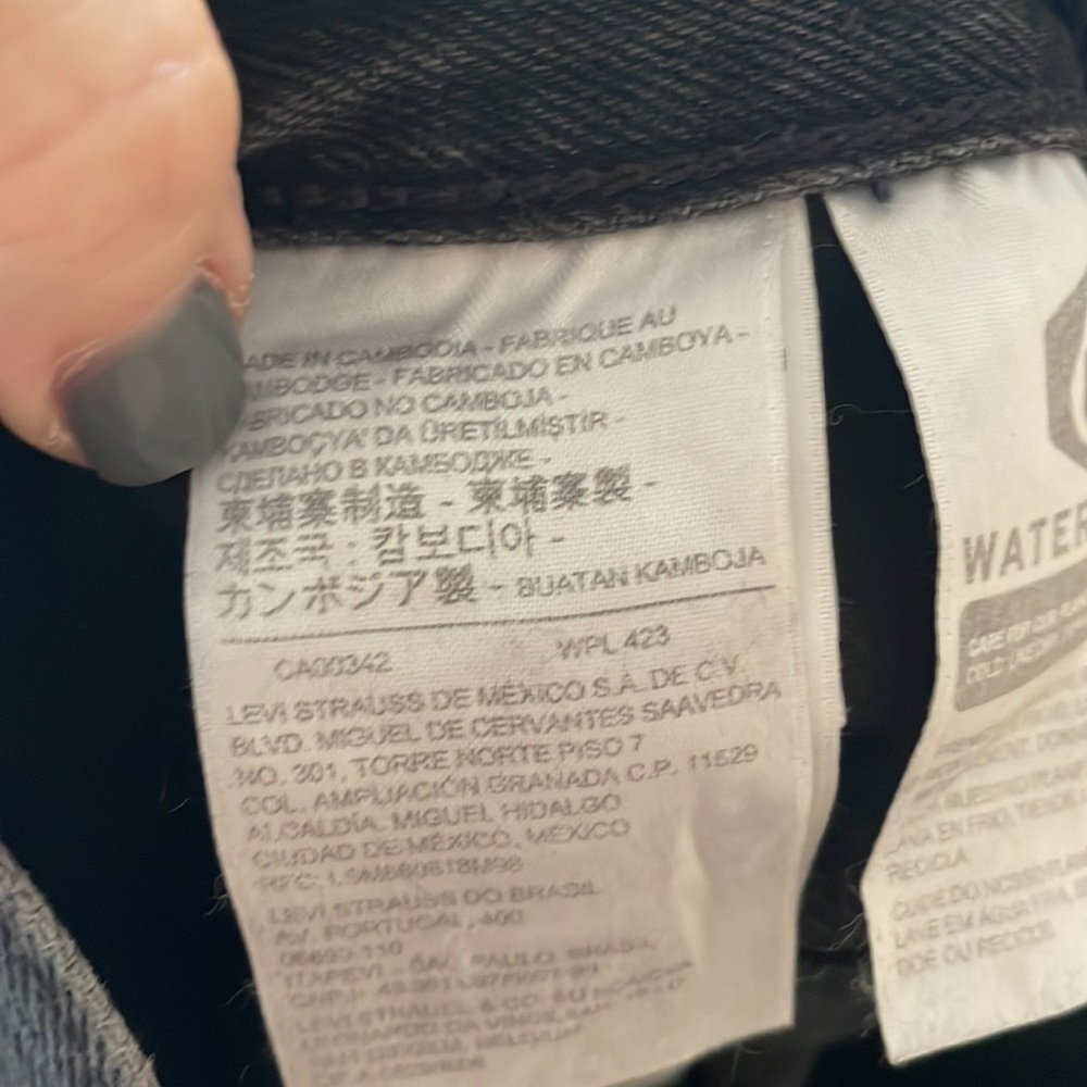 Levi's High Loose Taper Jeans - Picture 6 of 9